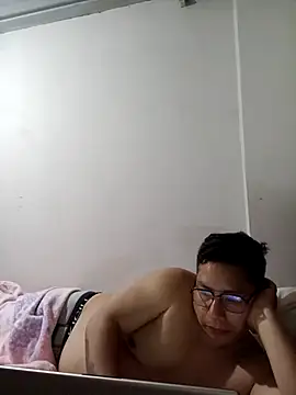 Snapshot of Napoleon246 chatting on 10/30/25, 04:14 Napoleon246 online show from 10/30/25, 04:14