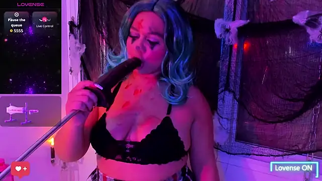 Snapshot of sharlotthe_bigass chatting on 10/10/25, 03:27 sharlotthe bigass online show from 10/10/25, 03:27