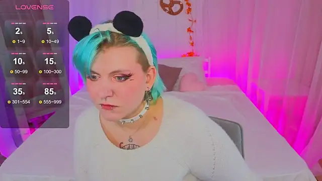 bluelunaray online show from 09/19/25, 10:27