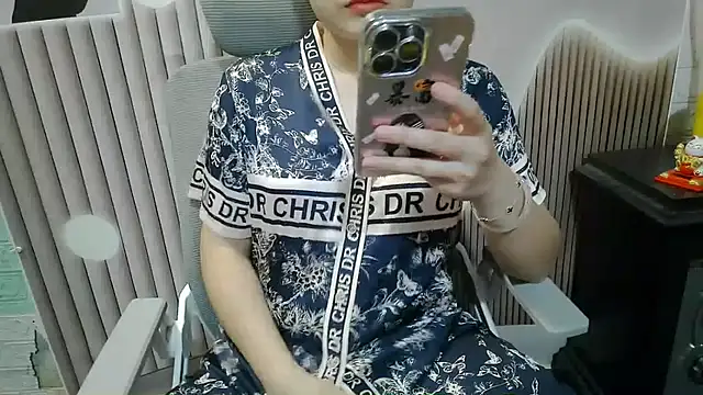 Snapshot of Emachiii chatting on 09/26/25, 12:53 Emachiii online show from 09/26/25, 12:53