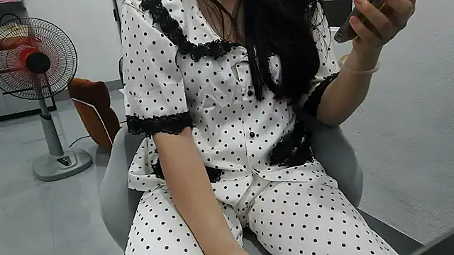 Emachiii online show from 05/10/26, 12:32