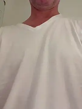 Snapshot of Woodchip chatting on 11/02/25, 09:00 Woodchip online show from 11/02/25, 09:00