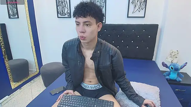 Snapshot of JoseLucian chatting on 12/16/25, 08:03 JoseLucian online show from 12/16/25, 08:03