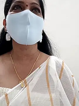 Snapshot of shivani27 chatting on 09/15/25, 03:34 shivani27 online show from 09/15/25, 03:34