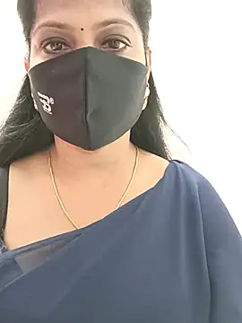 Snapshot of shivani27 chatting on 10/12/25, 08:02 shivani27 online show from 10/12/25, 08:02