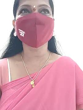 Snapshot of shivani27 chatting on 11/11/25, 12:49 shivani27 online show from 11/11/25, 12:49