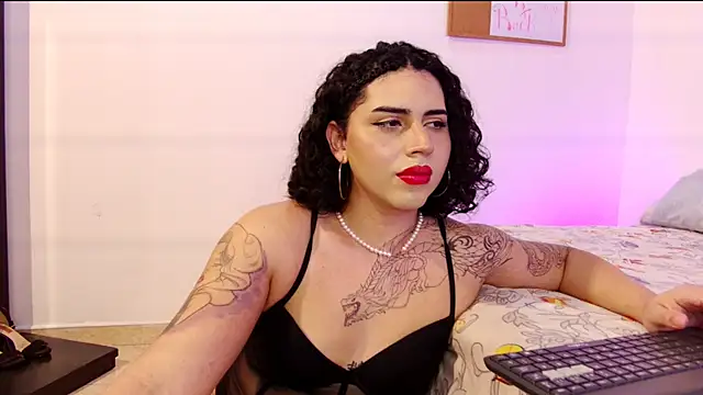 Snapshot of NoahMonroe_11 chatting on 10/25/25, 10:48 NoahMonroe 11 online show from 10/25/25, 10:48