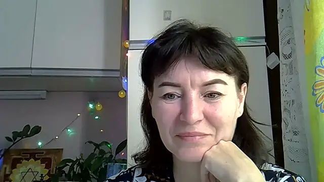 Krystal 82 online show from 10/01/25, 06:52