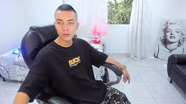 Dereck Boy8 online show from 10/13/25, 08:53