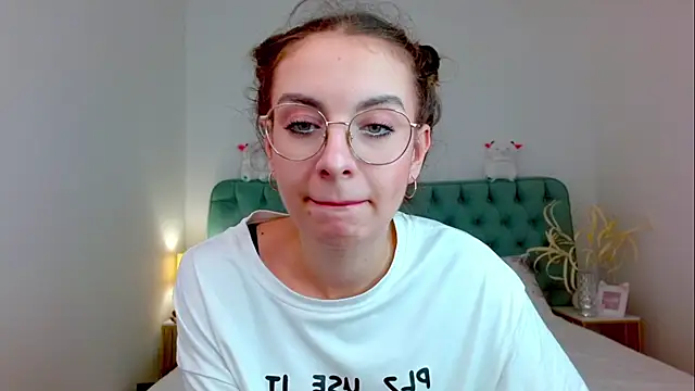 Snapshot of Real_cutie1 chatting on 09/13/25, 09:36 Real cutie1 online show from 09/13/25, 09:36