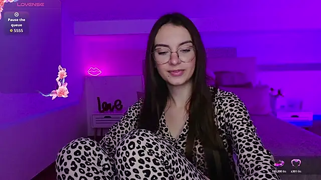 Snapshot of Real_cutie1 chatting on 10/21/25, 09:26 Real cutie1 online show from 10/21/25, 09:26