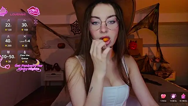 Snapshot of Real_cutie1 chatting on 10/24/25, 09:11 Real cutie1 online show from 10/24/25, 09:11