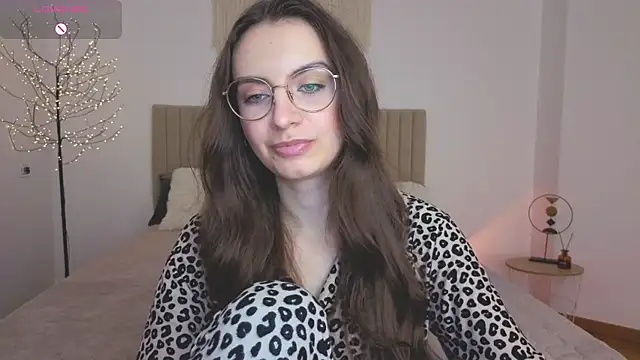 Real cutie1 online show from 05/11/26, 04:04