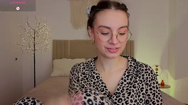 Real cutie1 online show from 05/23/26, 01:04