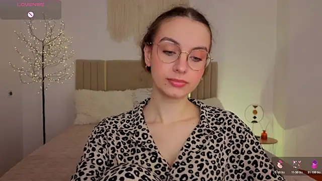 Real cutie1 online show from 05/25/26, 12:44