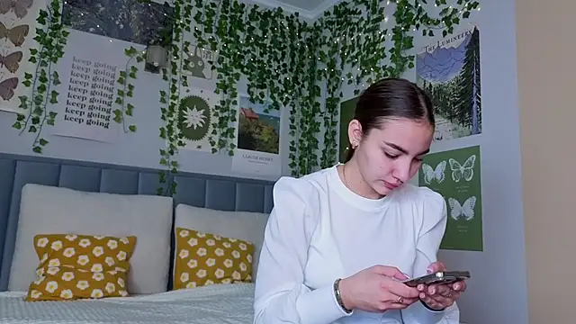 Snapshot of Ashley_Pierce chatting on 10/05/25, 04:11 Ashley Pierce online show from 10/05/25, 04:11