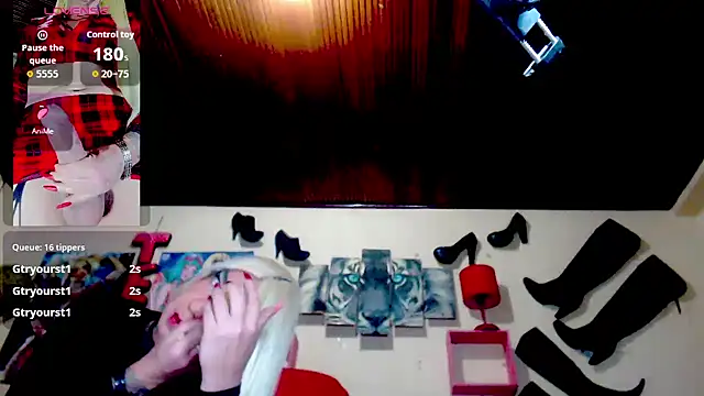 blondehot5v online show from 10/02/25, 12:01