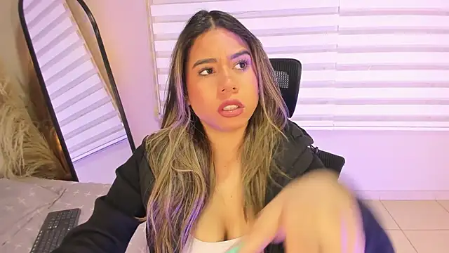 Rachell criss online show from 11/14/25, 04:11