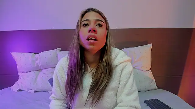 Rachell criss online show from 06/11/26, 04:43