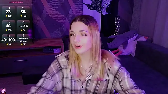 Snapshot of Sandy_Belle chatting on 11/30/25, 09:41 Sandy Belle online show from 11/30/25, 09:41