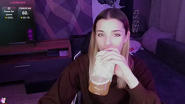 Snapshot of Sandy_Belle chatting on 12/04/25, 07:55 Sandy Belle online show from 12/04/25, 07:55