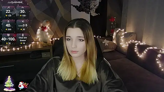 Snapshot of Sandy_Belle chatting on 12/13/25, 09:53 Sandy Belle online show from 12/13/25, 09:53