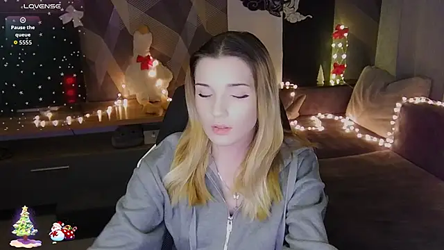 Snapshot of Sandy_Belle chatting on 12/15/25, 07:29 Sandy Belle online show from 12/15/25, 07:29