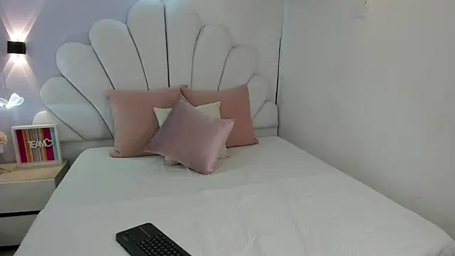 Snapshot of shamara_thomson chatting on 02/20/26, 10:32 shamara thomson online show from 02/20/26, 10:32