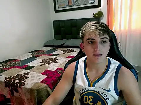 Snapshot of Justin_trevor1 chatting on 06/19/26, 10:35 Justin trevor1 online show from 06/19/26, 10:35