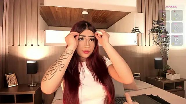 Snapshot of Violet_carson chatting on 04/17/26, 01:14 Violet carson online show from 04/17/26, 01:14