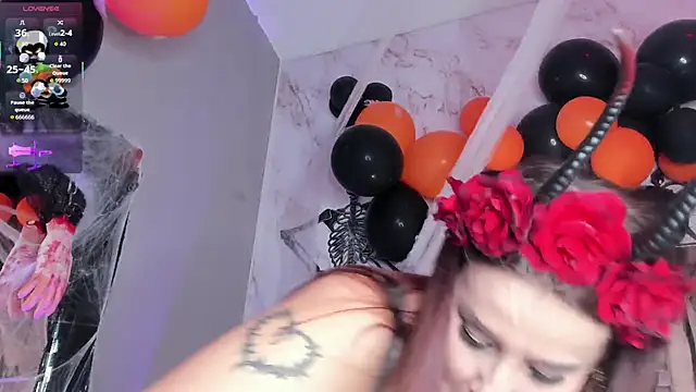 ErikaMontiel   online show from 10/12/25, 08:41