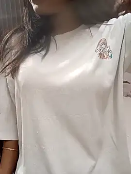 Snapshot of Raj-kumari chatting on 11/16/25, 05:40 Raj-kumari online show from 11/16/25, 05:40