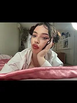 Hannah xBaby online show from 11/12/25, 08:37