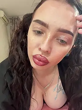 Hannah xBaby online show from 11/30/25, 11:58