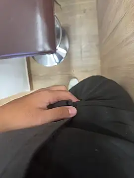 Snapshot of Mrdim26 chatting on 10/07/25, 02:03 Mrdim26 online show from 10/07/25, 02:03