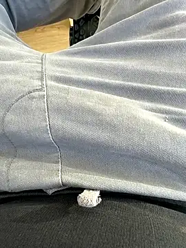 Snapshot of Mrdim26 chatting on 10/09/25, 10:57 Mrdim26 online show from 10/09/25, 10:57