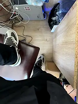 Snapshot of Mrdim26 chatting on 11/04/25, 10:14 Mrdim26 online show from 11/04/25, 10:14