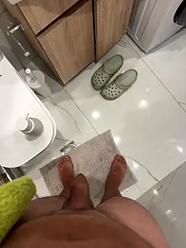 Snapshot of Mrdim26 chatting on 11/08/25, 12:11 Mrdim26 online show from 11/08/25, 12:11