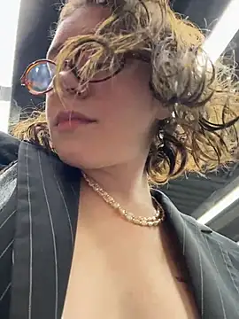 lucy-joy online show from 10/02/25, 09:38