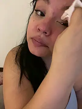 Snapshot of Emily_Taylor2 chatting on 09/18/25, 02:57 Emily Taylor2 online show from 09/18/25, 02:57