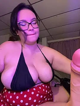 Snapshot of Emily_Taylor2 chatting on 10/02/25, 01:56 Emily Taylor2 online show from 10/02/25, 01:56