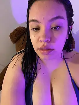 Snapshot of Emily_Taylor2 chatting on 10/16/25, 02:01 Emily Taylor2 online show from 10/16/25, 02:01