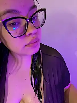 Snapshot of Emily_Taylor2 chatting on 10/18/25, 01:52 Emily Taylor2 online show from 10/18/25, 01:52