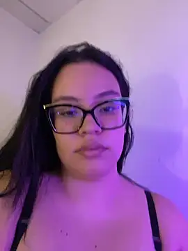 Snapshot of Emily_Taylor2 chatting on 10/22/25, 02:23 Emily Taylor2 online show from 10/22/25, 02:23