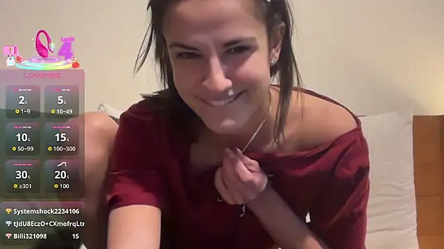 Snapshot of heyitsmadig chatting on 10/11/25, 04:16 heyitsmadig online show from 10/11/25, 04:16