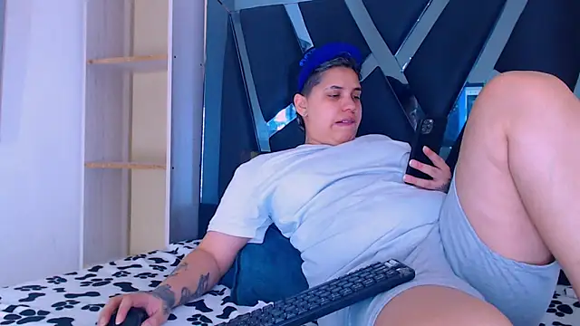 Snapshot of karla_sexy21 chatting on 10/16/25, 04:24 karla sexy21 online show from 10/16/25, 04:24