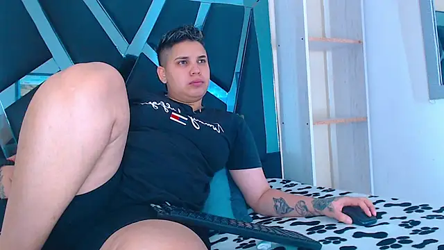 Snapshot of karla_sexy21 chatting on 10/23/25, 04:34 karla sexy21 online show from 10/23/25, 04:34