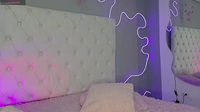 Snapshot of Megan__cole1 chatting on 09/13/25, 04:12 Megan cole1 online show from 09/13/25, 04:12