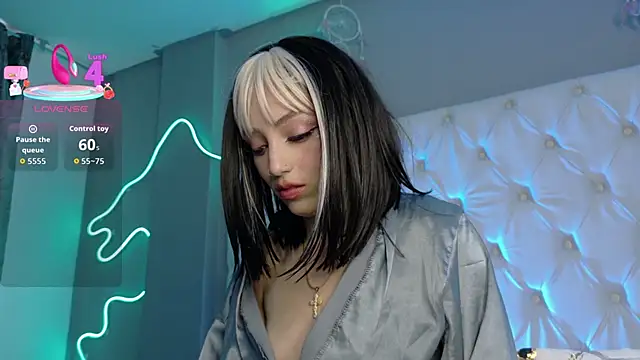 Snapshot of Megan__cole1 chatting on 10/17/25, 12:19 Megan cole1 online show from 10/17/25, 12:19