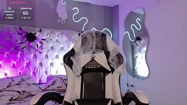 Snapshot of Megan__cole1 chatting on 10/23/25, 04:12 Megan cole1 online show from 10/23/25, 04:12